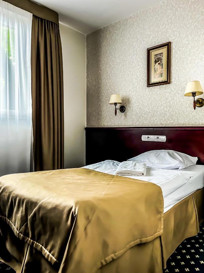 Hotel Adria Руда-Слёнска Экстерьер фото